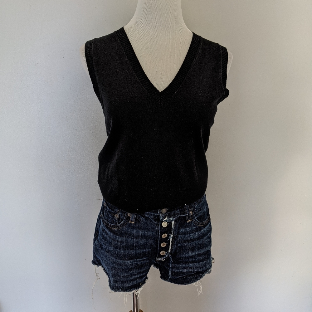 Black lightweight knit sweater vest New York &co